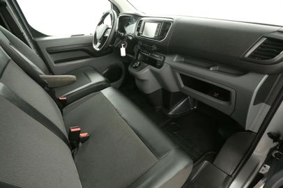 Car image 24