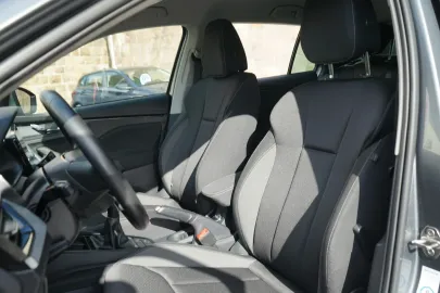 Car image 30