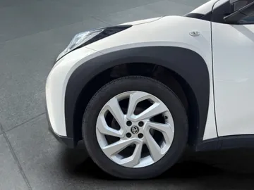 Car image 21