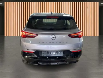 Car image 25