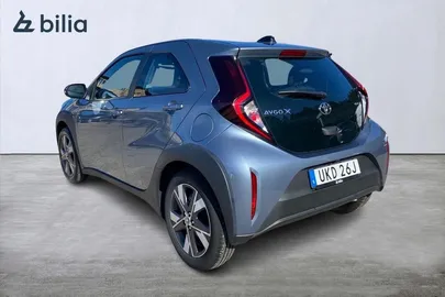 Car image 4