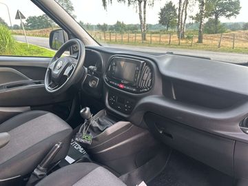 Car image 17