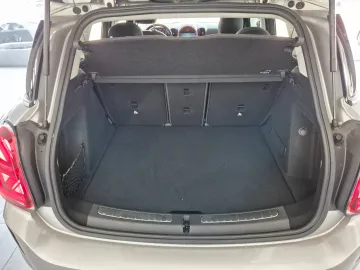 Car image 34