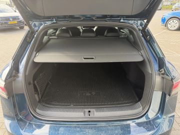 Car image 38