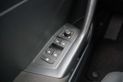 Car image 33