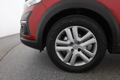 Car image 27