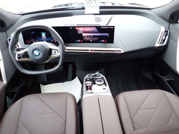 BMW iX xDrive40 240 kW image number 5