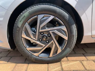 Car image 13