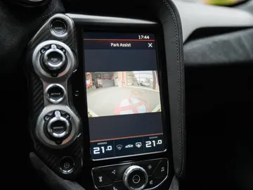 Car image 32