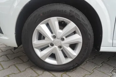 Car image 30