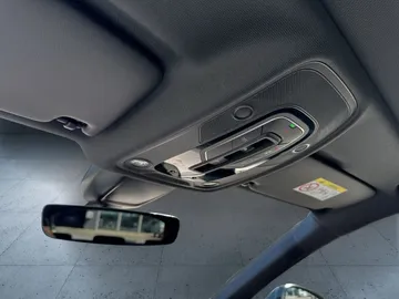 Car image 32
