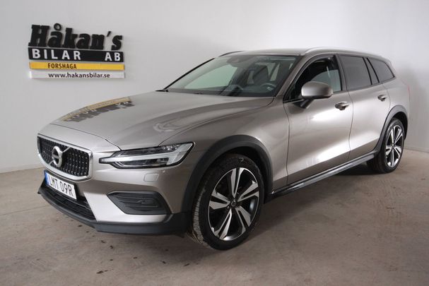 Volvo V60 Cross Country B4 AWD Geartronic Momentum 146 kW image number 1