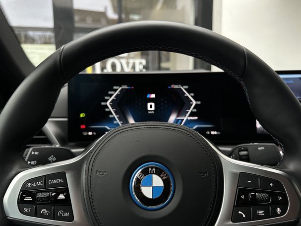 BMW i4 M50 400 kW image number 17