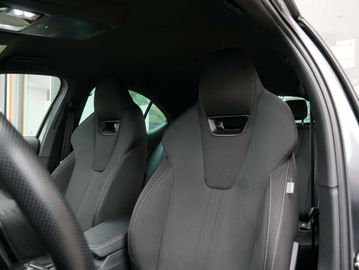 Car image 32