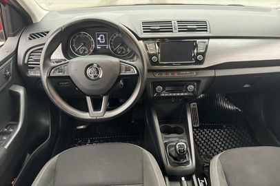 Car image 10