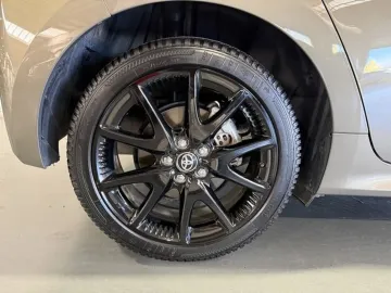 Car image 13