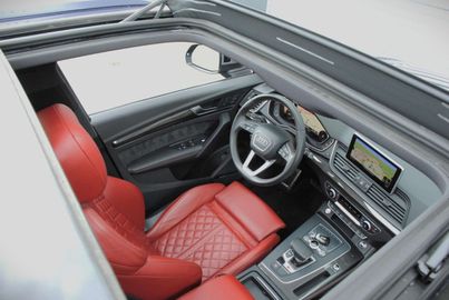 Car image 30