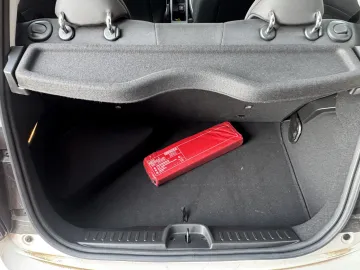 Car image 28