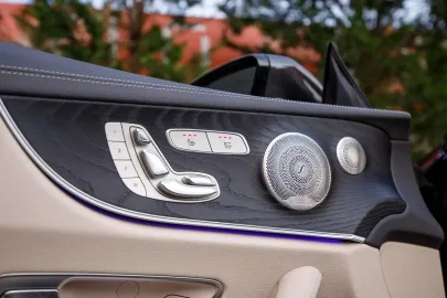 Car image 34