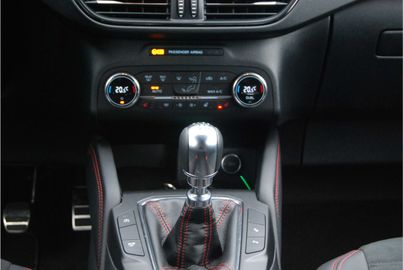 Car image 33