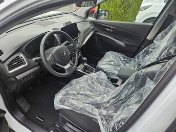 Car image 9