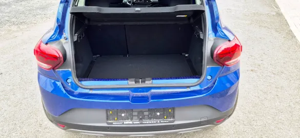Car image 30