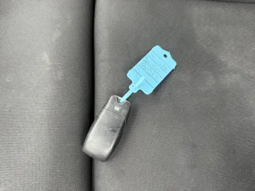 Car image 30