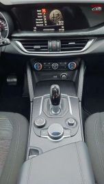 Car image 32