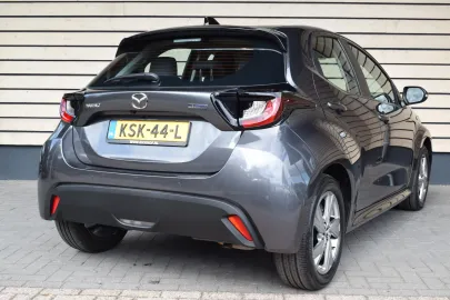 Car image 4