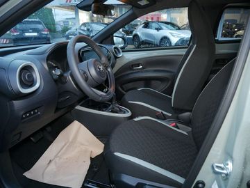 Car image 11