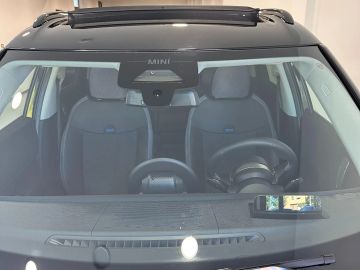 Car image 28