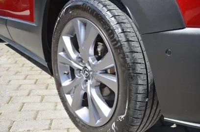 Car image 18