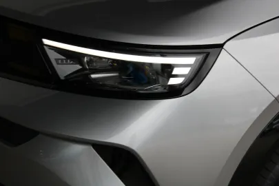 Car image 32