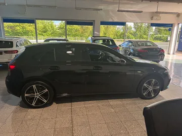 Car image 40