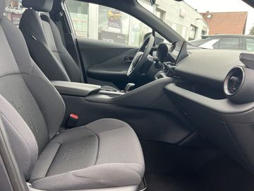 Car image 12