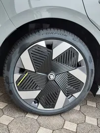 Car image 29