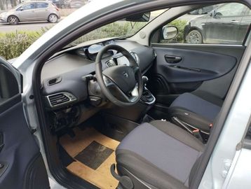 Car image 13