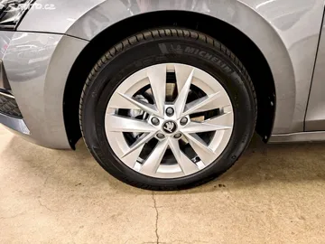 Car image 30