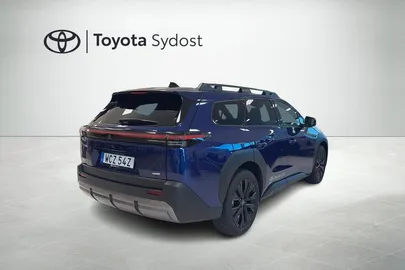 Car image 4