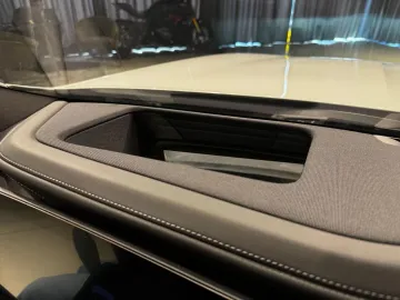 Car image 37