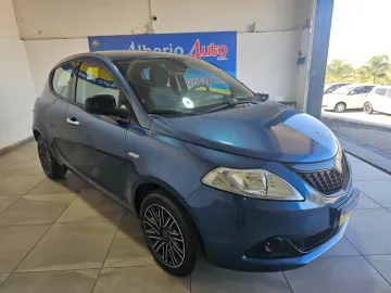Car image 2