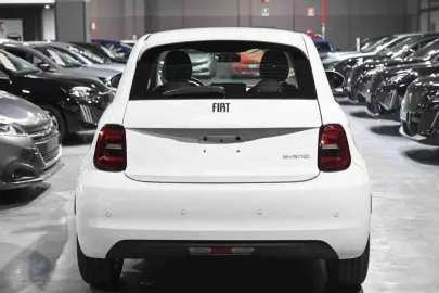 Car image 18