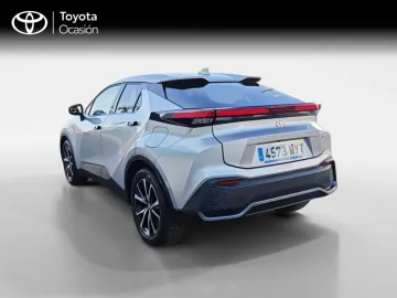 Car image 4