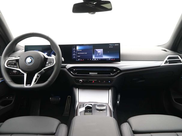 BMW 330e Touring 216 kW image number 13