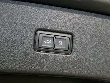 Car image 34