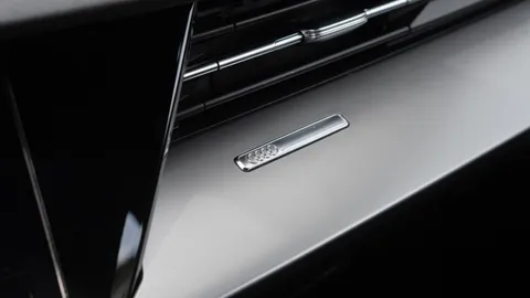 Car image 32