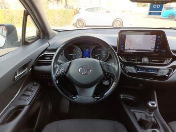 Car image 14