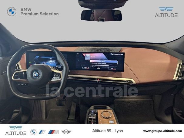 BMW iX xDrive40 240 kW image number 7