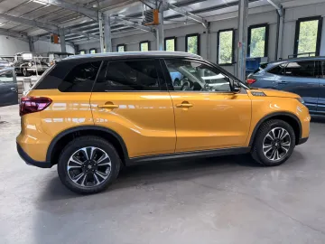 Car image 4