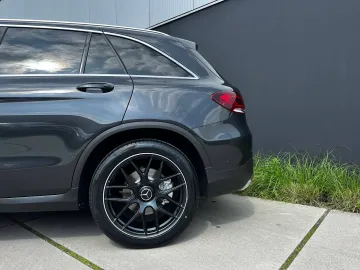 Car image 36
